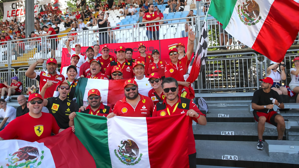 Il gruppo di messicani giunti a Monza per tifare Ferrari