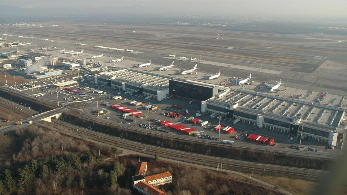 Malpensa, apre il primo parcheggio protetto per camion. Sea: “Cargo city e lo scalo cresceranno ancora”