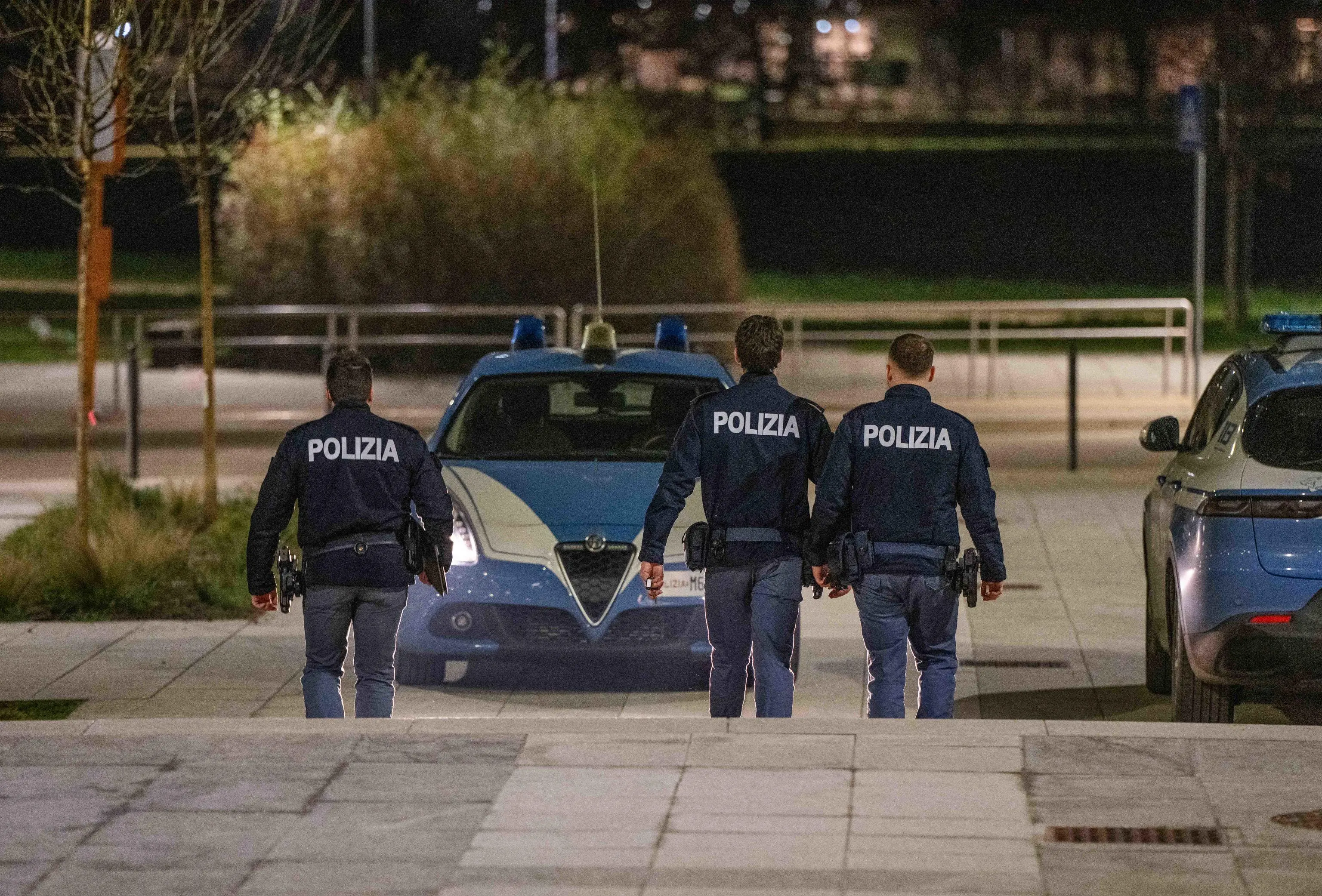 Milano, difende l’amico dalla gang che vuole rapinarlo: studente Erasmus spagnolo accoltellato per la catenina d’oro