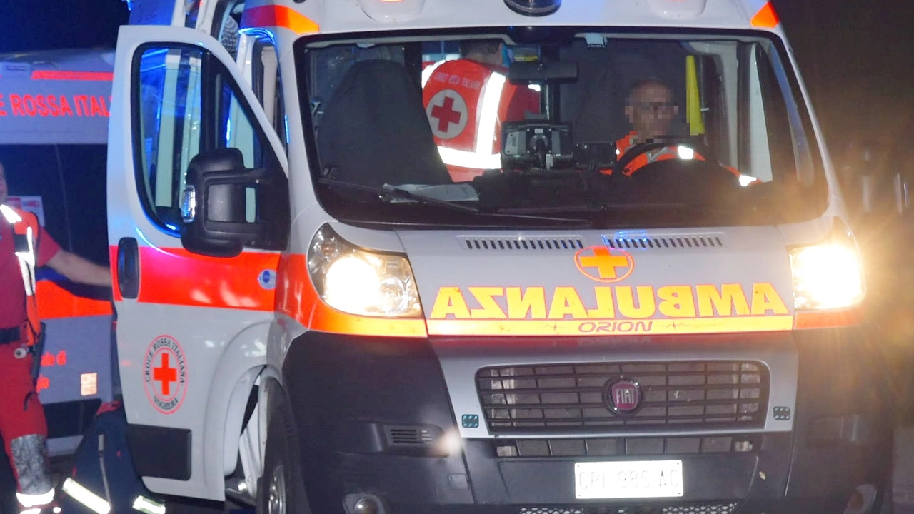 Ambulanza in azione a Pavia nella notte