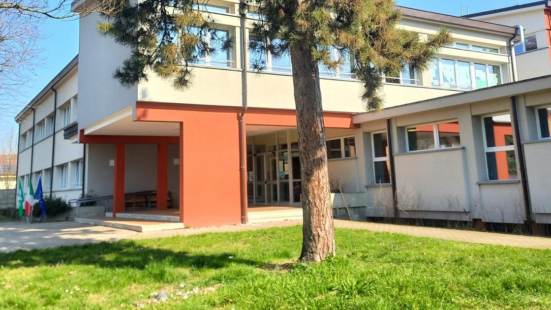 Abbiategrasso, lavori da un milione per una scuola green: cappotto d’isolamento e nuovi infissi alla Correnti