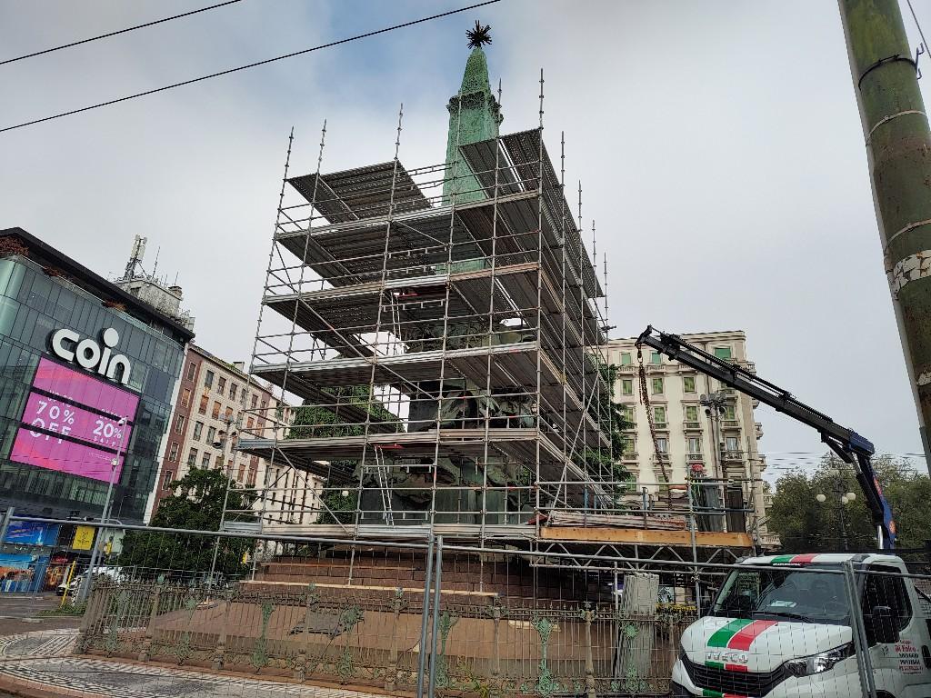 Piazza Cinque Giornate, parte il restauro del monumento di Giuseppe Grandi: “Parte dell’identità di Milano”