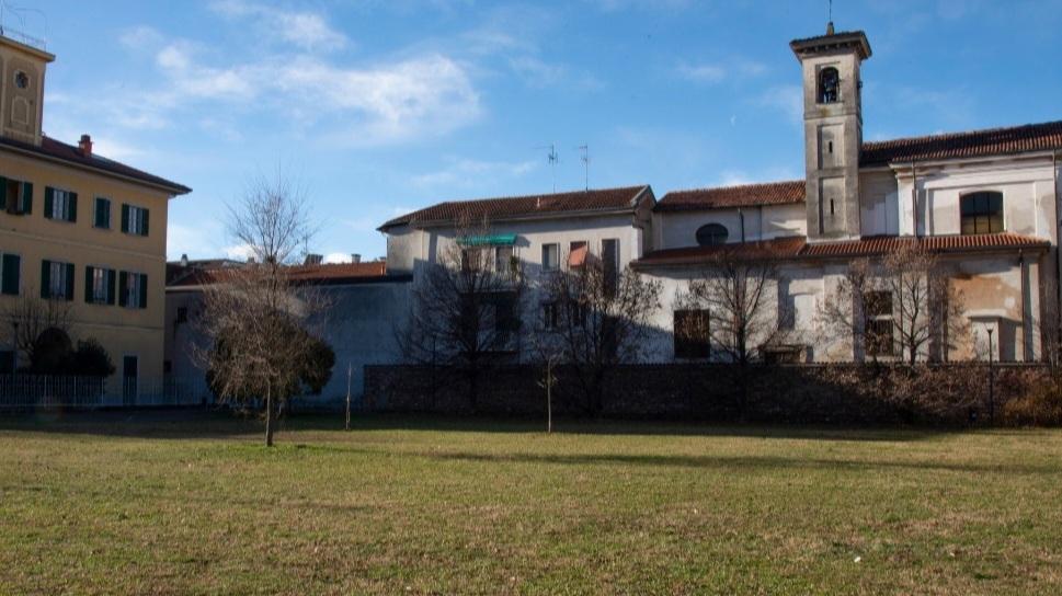 Busto Arsizio, là dove c’era un prato ci sarà un parcheggio. Ma Legambiente si mobilita per salvarlo