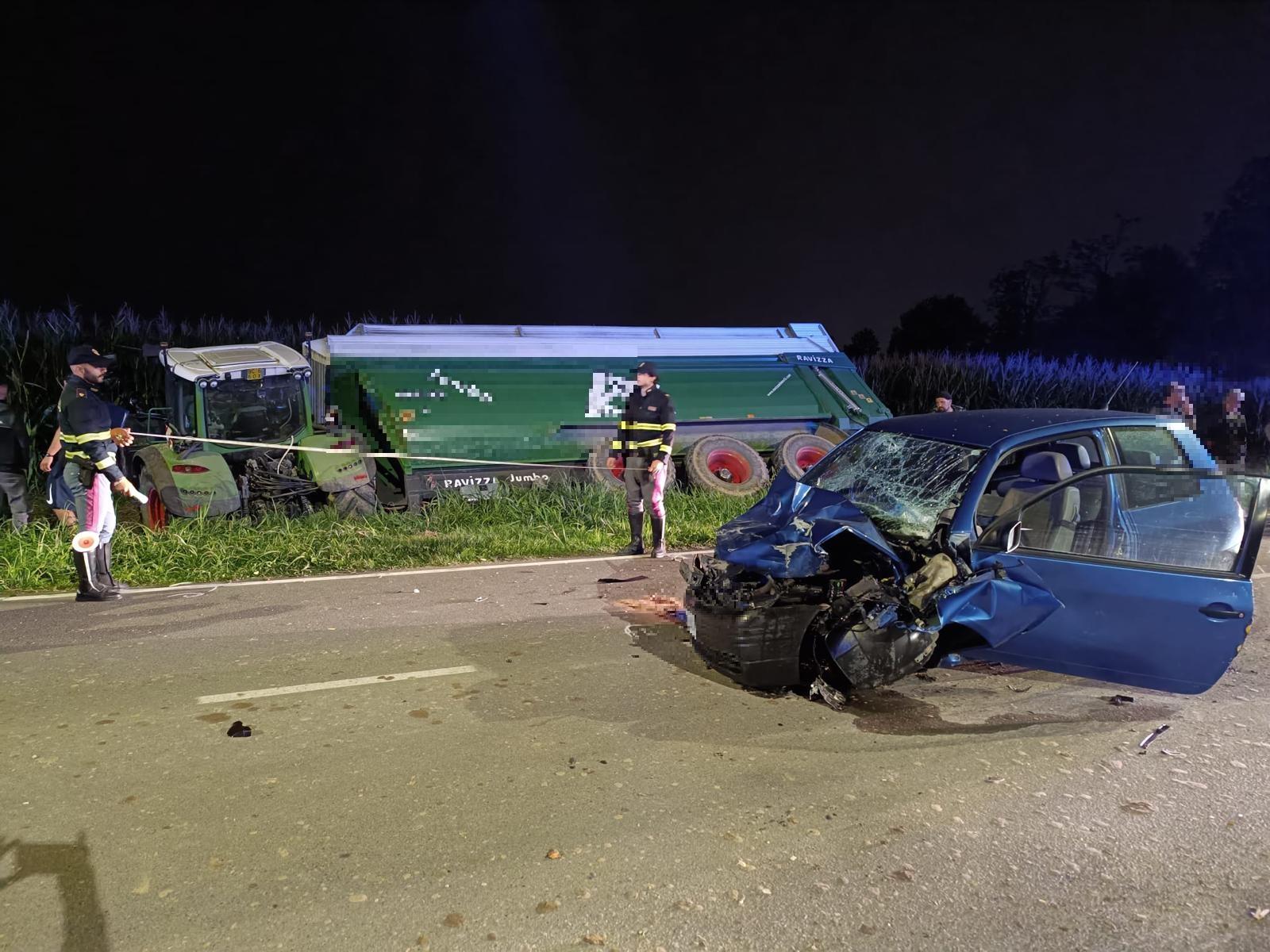 Camisano, scappa all’alt e finisce contro un trattore: è grave