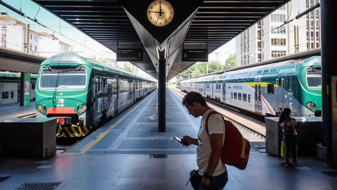 Trenord, in arrivo un altro sciopero: “Colpa dello spreco di soldi: l’acquisto di nuovi treni non ha cambiato il servizio”