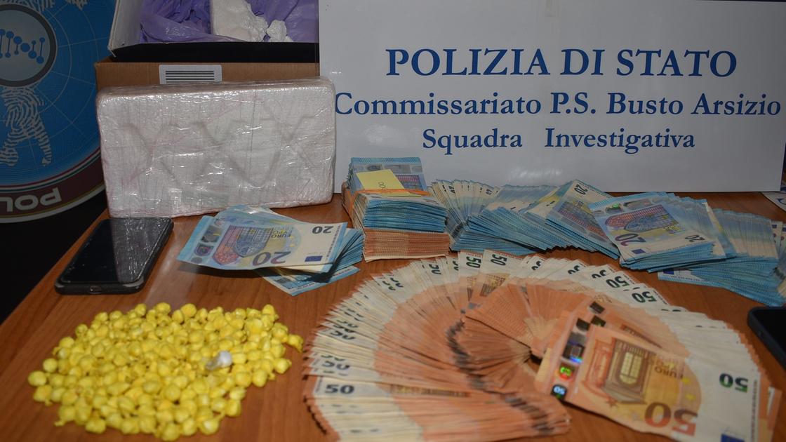 Via vai sospetto di auto in periferia a Busto Arsizio, arrestati due uomini con un chilo di cocaina e oltre 30mila euro