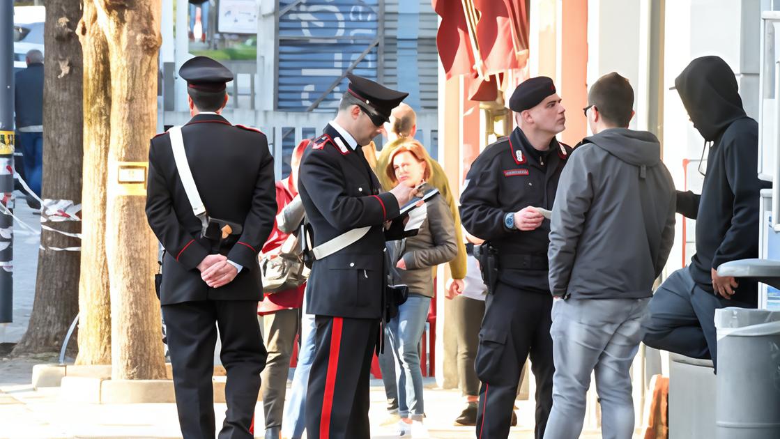 Rapinatrice con il coltello. Sangue alla stazione di Erba