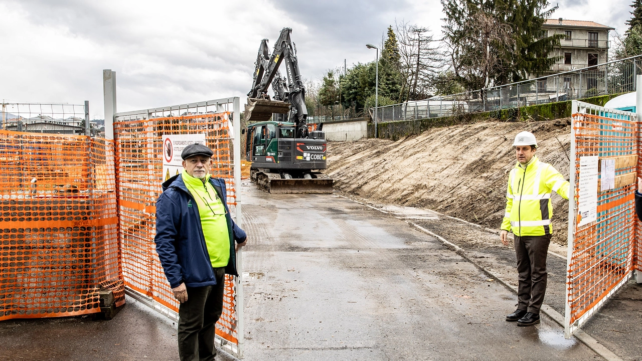 L’ingresso del cantiere per la costruzione del nuovo palazzetto del basket Cantù