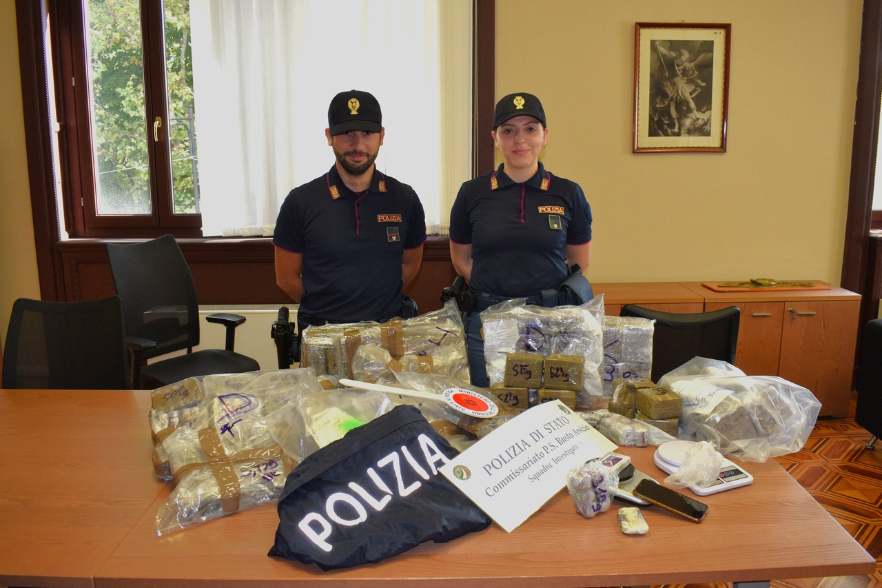 Parte della droga sequestrata dalla polizia