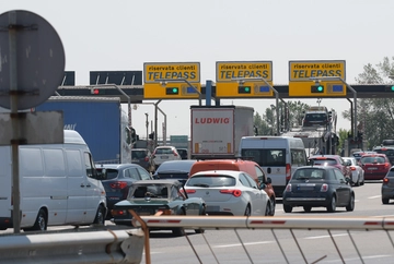 Esodo estivo: bollino rosso sulla Tangenziale Ovest di Milano, presa d'assalto dai vacanzieri d'oltralpe