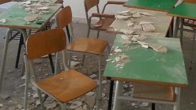 Inzino, calcinacci dal soffitto di un’aula a scuola: studenti a lezione in palestra