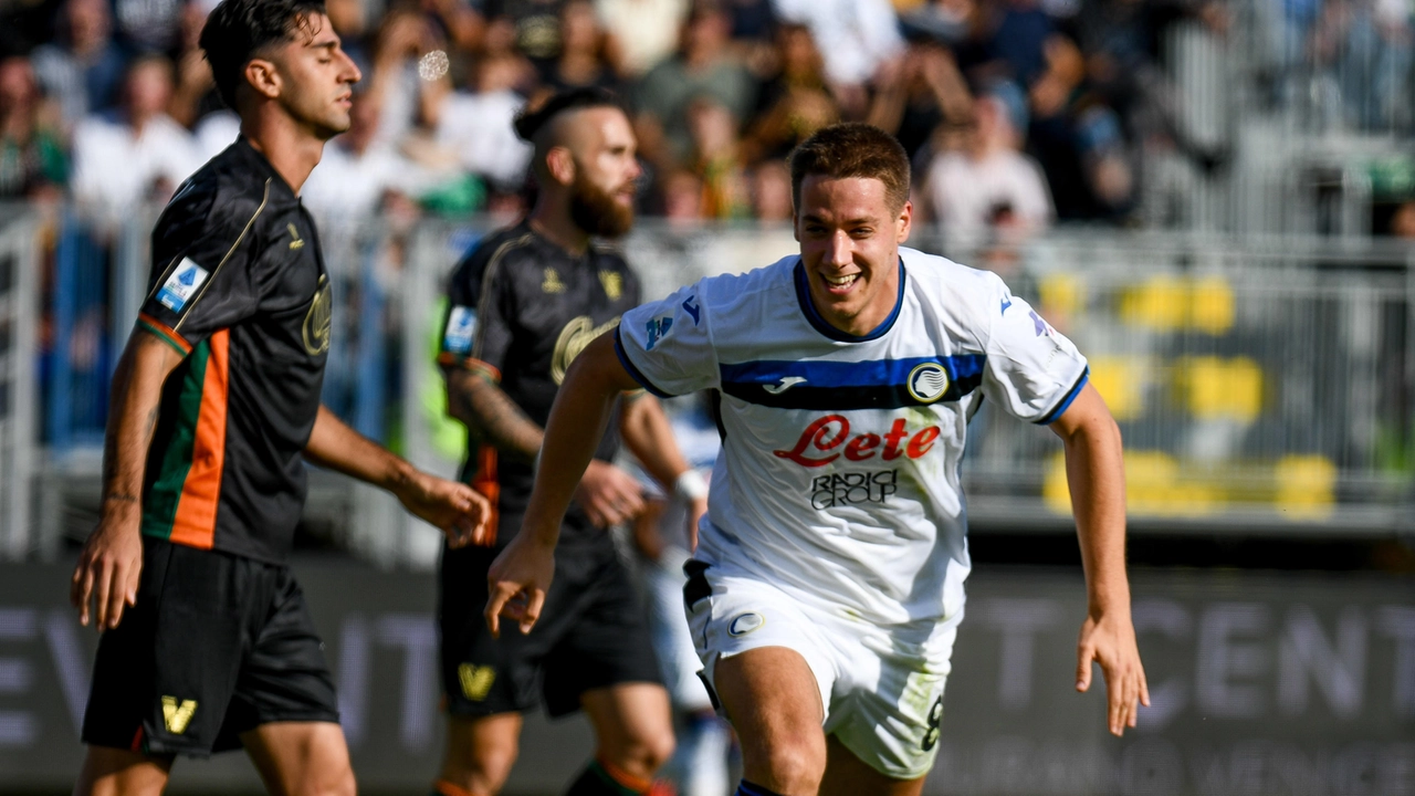 Mario Pasalic esulta dopo il gol al Venezia, il suo 50esimo in Serie A