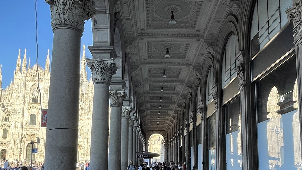I portici meridionali di Piazza Duomo, uno dei ”pezzi pregiati“ della metropoli