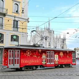 Milano, il tram di Natale è pronto a partire: un viaggio alla scoperta delle bellezza