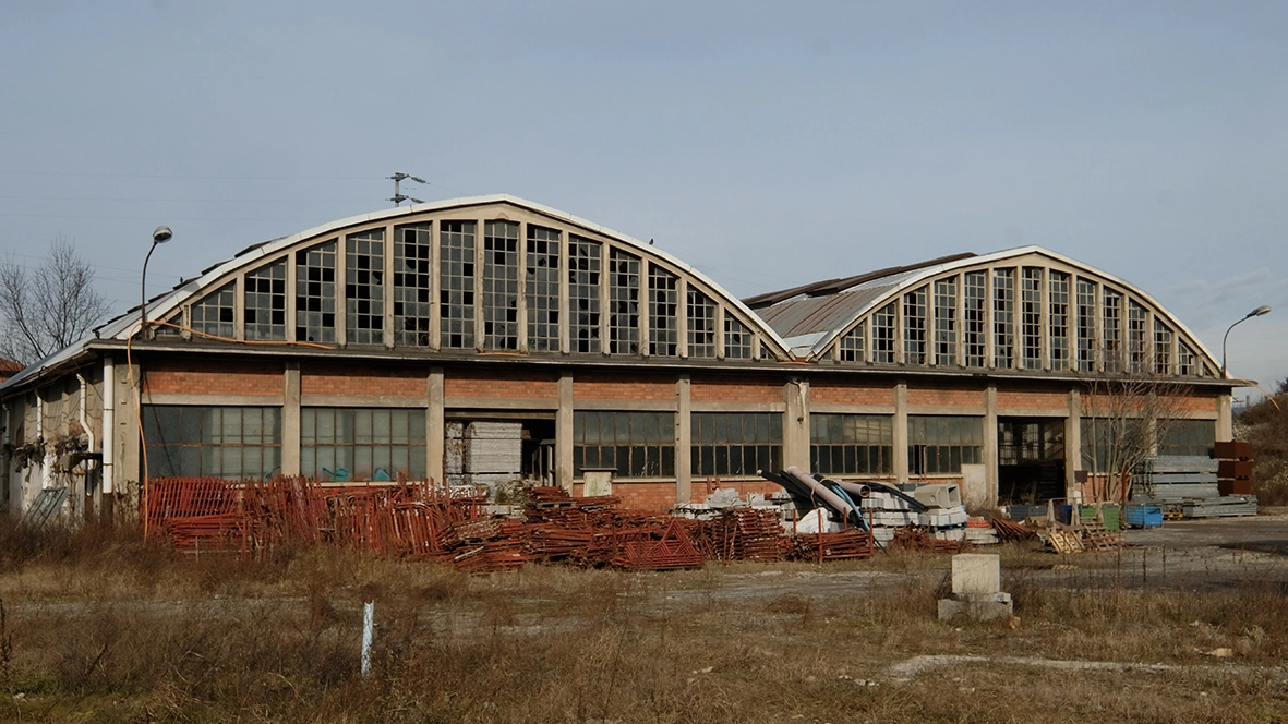 ll restyling dell’area è atteso da 30 anni, da quando Piaggio chiuse i rubinetti a Gilera. Da allora si pensa al recupero del deposito a due passi dalla fabbrica dove Mussolini prese lezioni di volo. Grazie ad “HangAr-core“, lo storico marchio motociclistico dei doppi anelli incrociati tornerà a dare lavoro in città