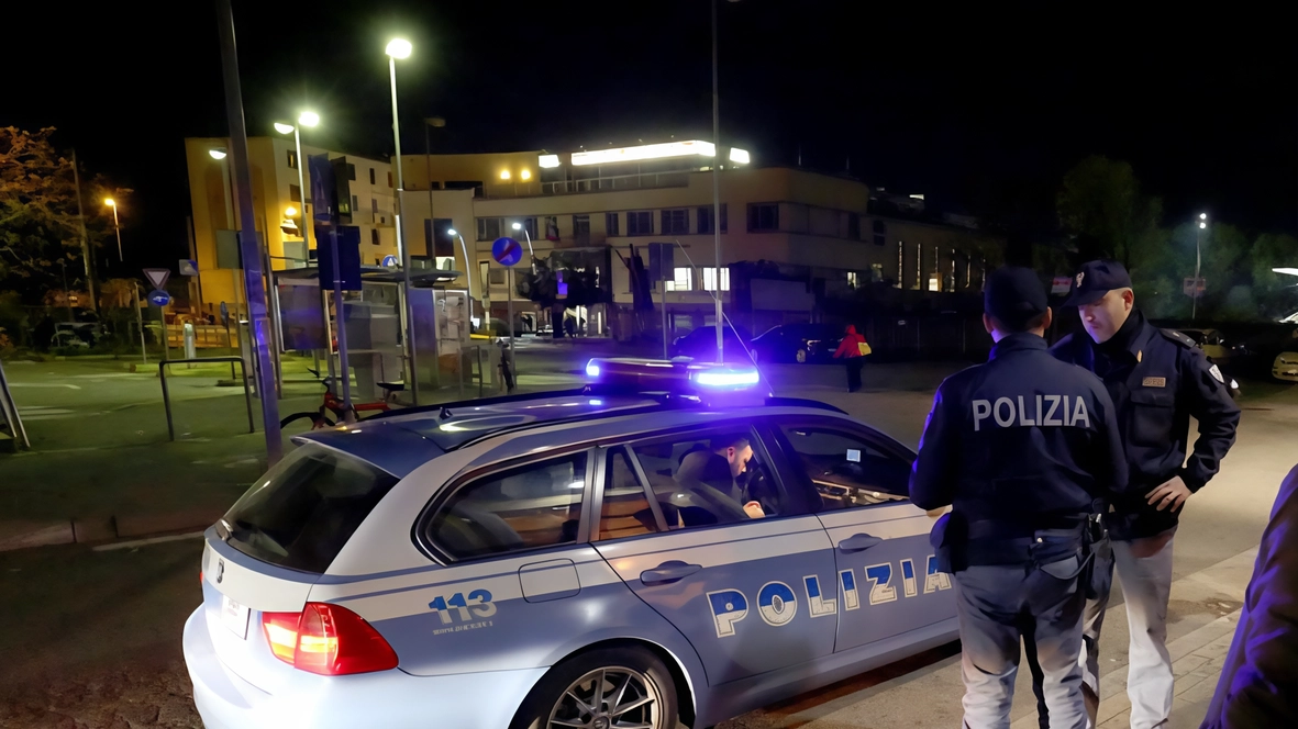 Un inseguimento da film. Folle fuga contromano. Speronate le auto della polizia