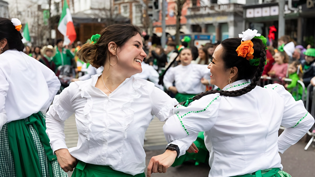 Si tinge di verde tra musica folk e Irish rock, danza irlandese, cinema e fotografia, per celebrare la cultura,...