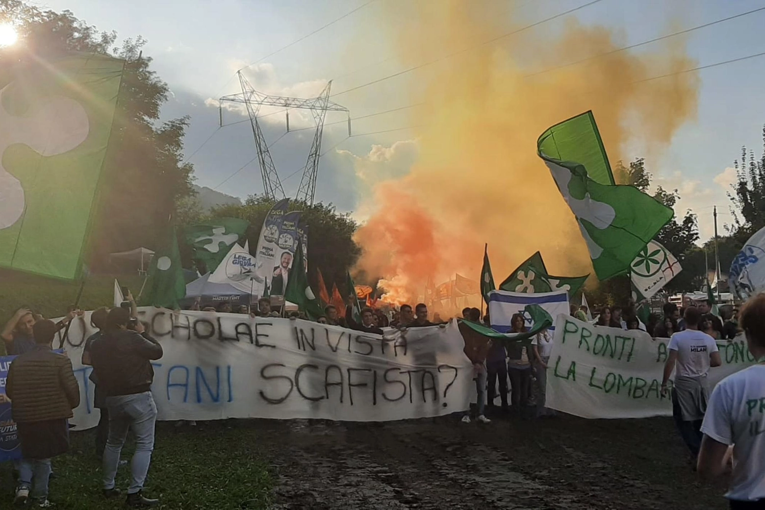 I militanti leghisti che hanno contestato Tajani a Pontida