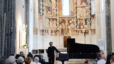 Il pianista Christian Leotta, con la sua maratona di oltre 14 ore complessive di musica dedicata alle Sonate per pianoforte...