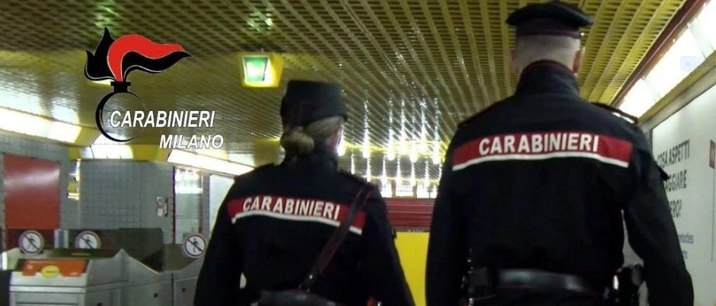 Milano, 14enne minaccia il suicidio in metro: carabiniere la tranquillizza al telefono e i colleghi poi la salvano