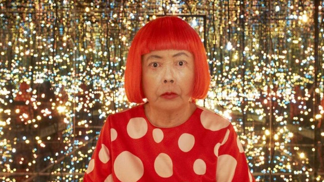 https://www.ilgiorno.it/image-service/view/acePublic/alias/contentid/ZDRkNTQ4MDEtZjBkNi00/0/lartista-yayoi-kusama-e-nata-a-matsumoto-in-giappone-nel-1929.jpeg?f=16:9&w=1200&h=630