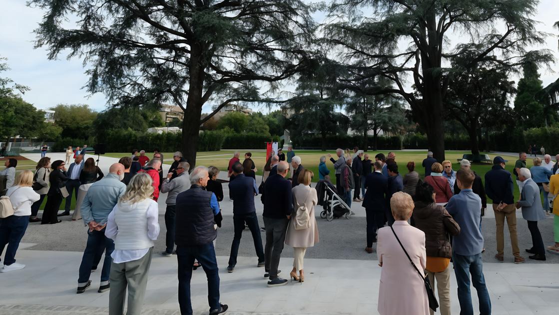 La piazza giardino di Desvigne. A Nova il grande paesaggista ridisegna un’area di 14mila metri