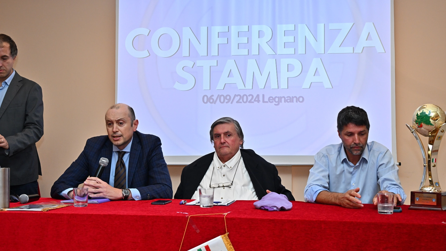 La presentazione dei piani per il futuro del Legnano calcio che passerà nelle mani di Sergio Zoppi