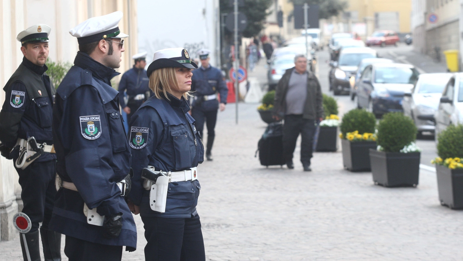 Controlli della polizia locale in stazione