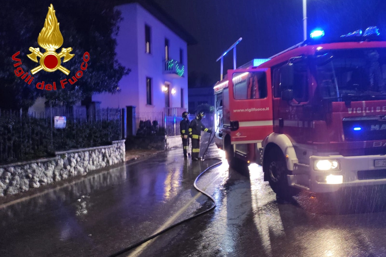 L'incendio del box e del locale attrezzi la sera del 6 gennaio a Varese