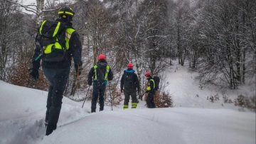 Escursionisti dispersi in Grignetta: l’auto al parcheggio, i telefonini irraggiungibili, la notte al gelo. Meteo feroce: ricerche a ostacoli