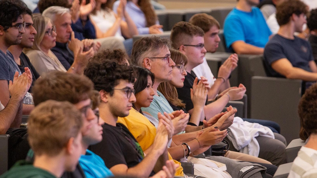 Al Campus Bovisa si apre la kermesse sulle tecnologie per l’umanità . Il racconto degli ex allievi Francesca Colombo e Giampaolo Dallara. E lo spettacolo di Alex Braga tra etica e nuove frontiere della scienza.