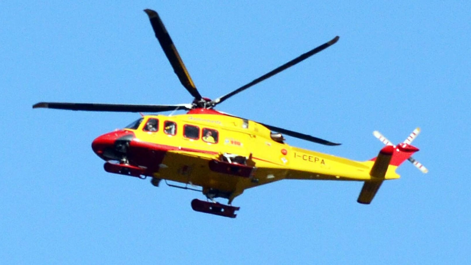 Sul luogo dell’incidente oltre all'ambulanza e all'auto medica anche l'elicottero (foto archivio)