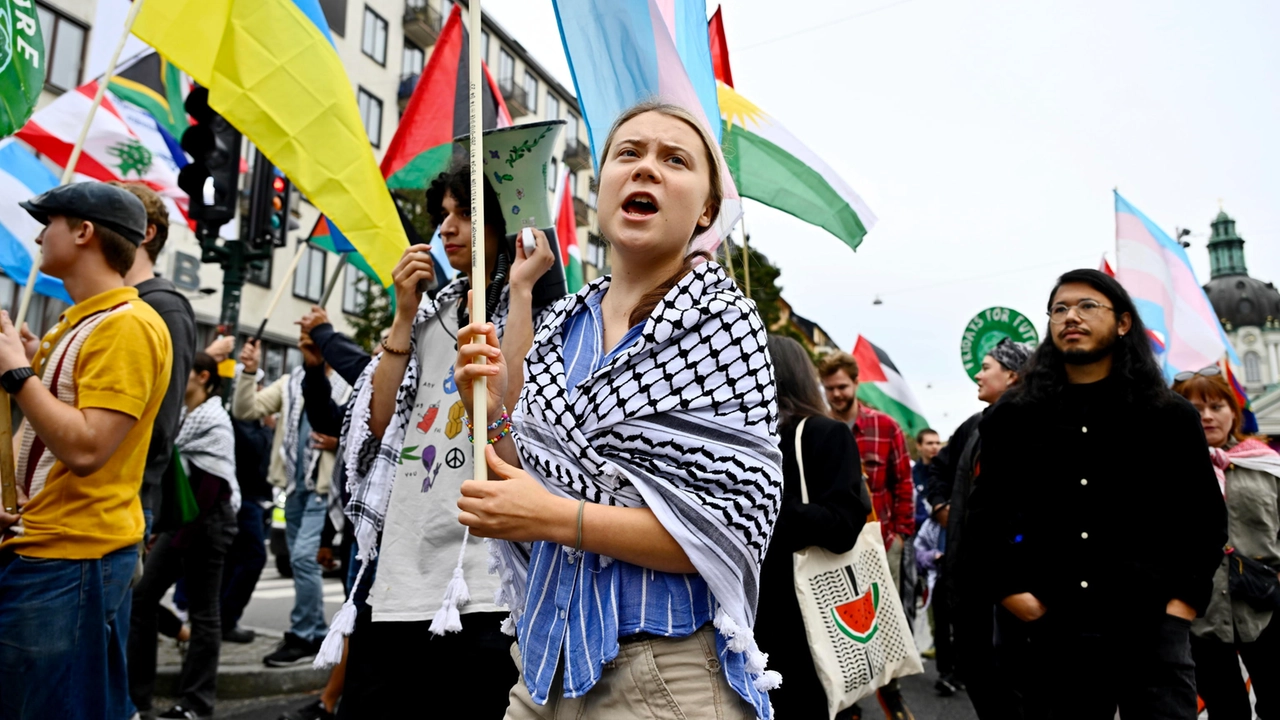 Greta Thunberg durante una manifestazione a Stoccolma, in Svezia