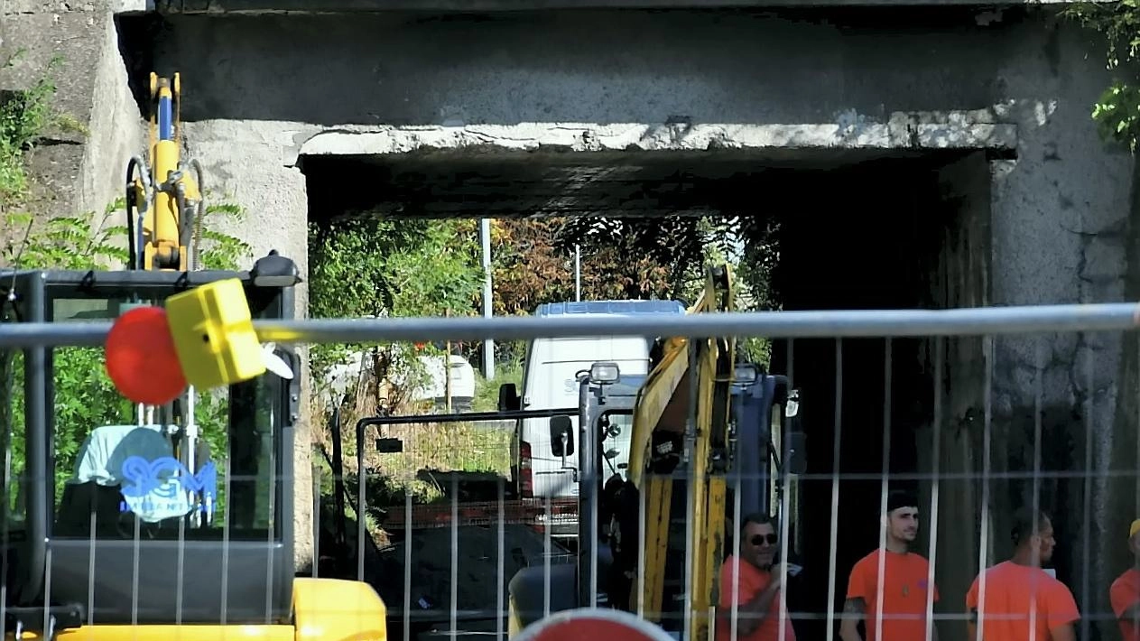 Il cantiere va per le lunghe. Traffico ko