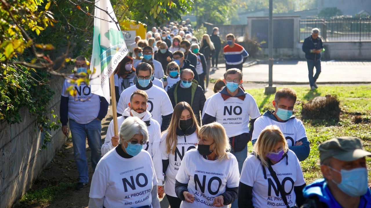 Una delle numerose manifestazioni del comitato che si batte contro il quadruplicamento della tratta ferroviaria, considerato inutile e dannoso