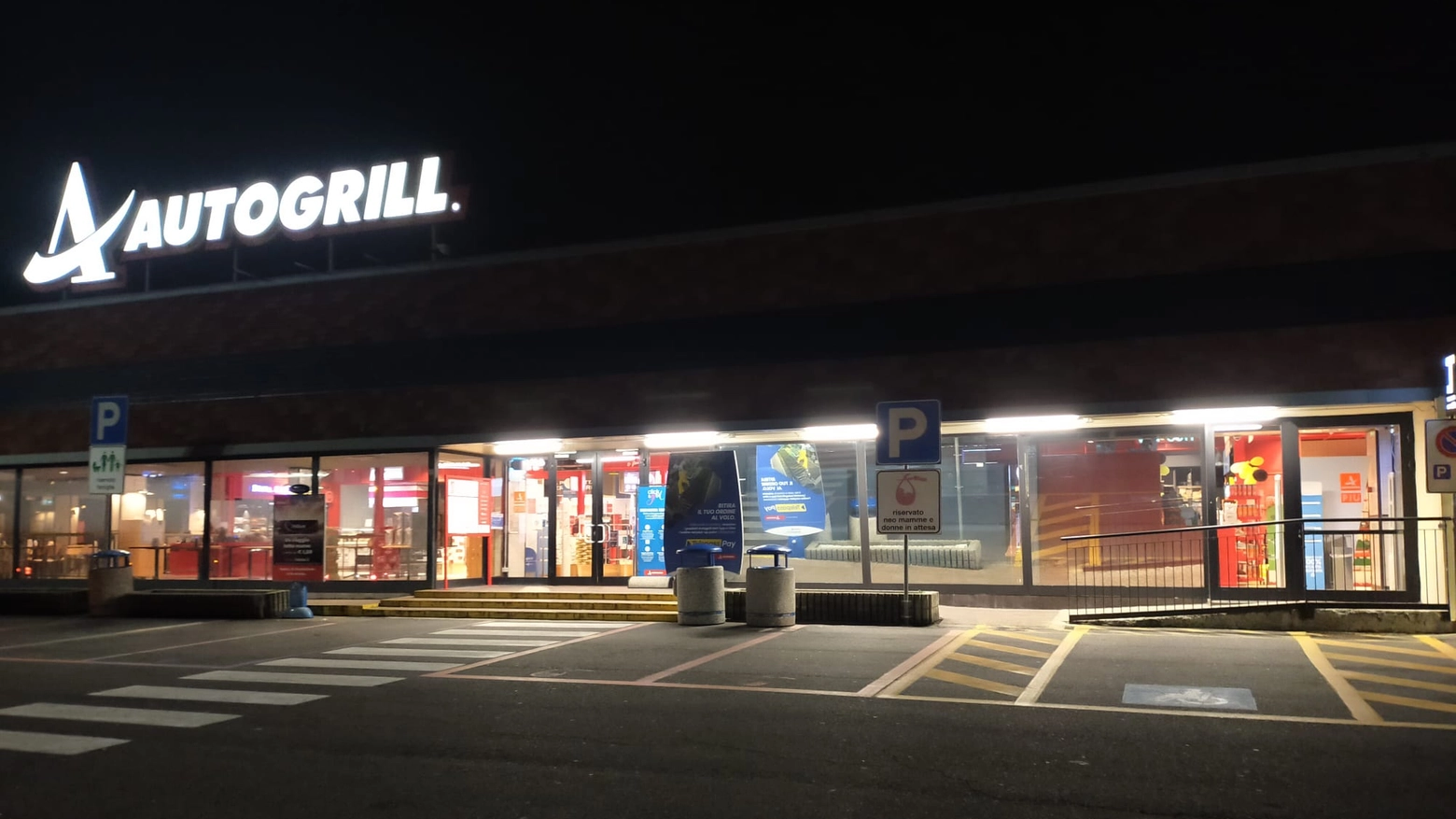 L'Autogrill rapinato di notte a Somaglia Est