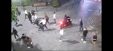 Baby gang e coltellate in piazza, tre ragazzini e un diciottenne fermati: ecco cosa è successo