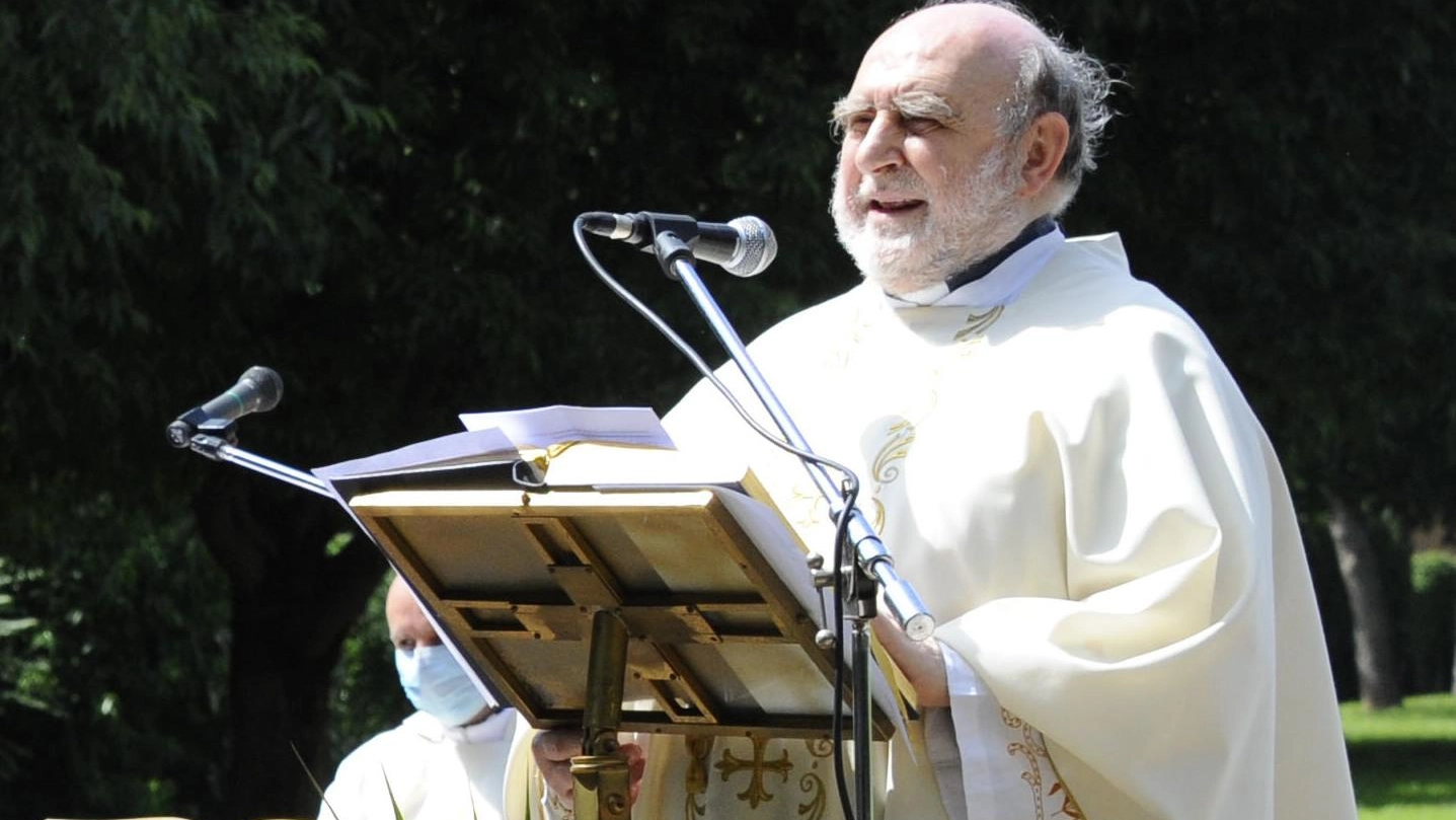 Addio a don Luigi Caldera. Ai parrocchiani scriveva:: "La vita mi ha dato tutto"