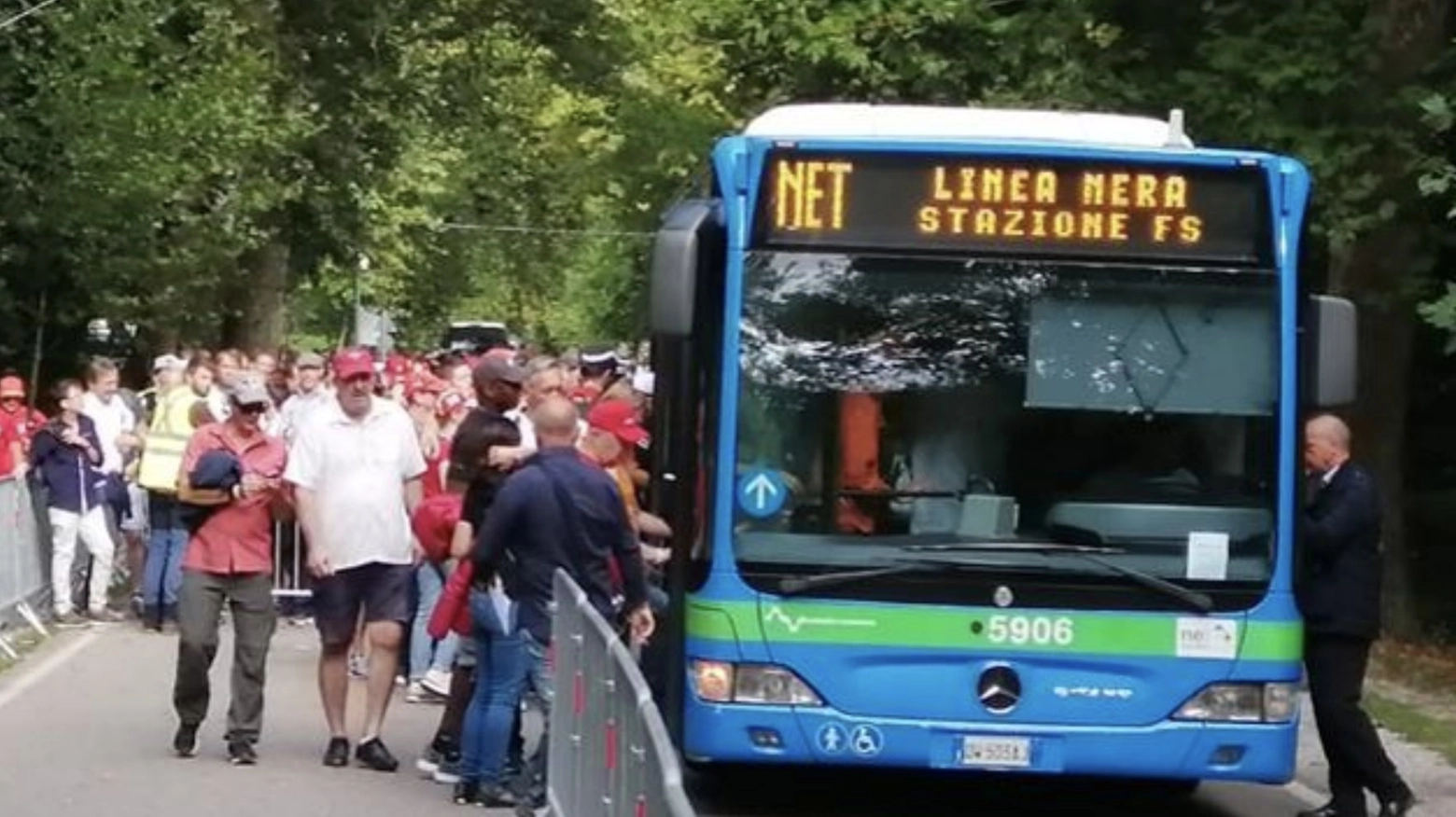 Una navetta della linea nera