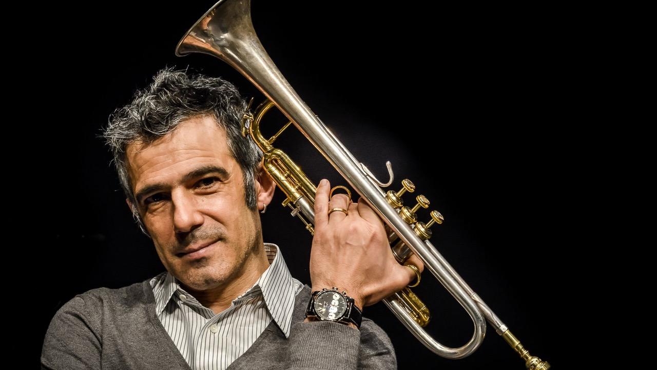 Paolo Fresu e il mito Miles Davis: “Con lui la melodia diventa arte” ”