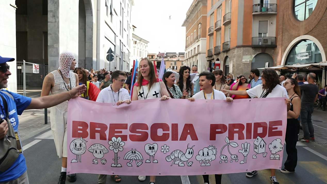 Dal palco: "I meritevoli di tutela non si decidono in base al decoro"