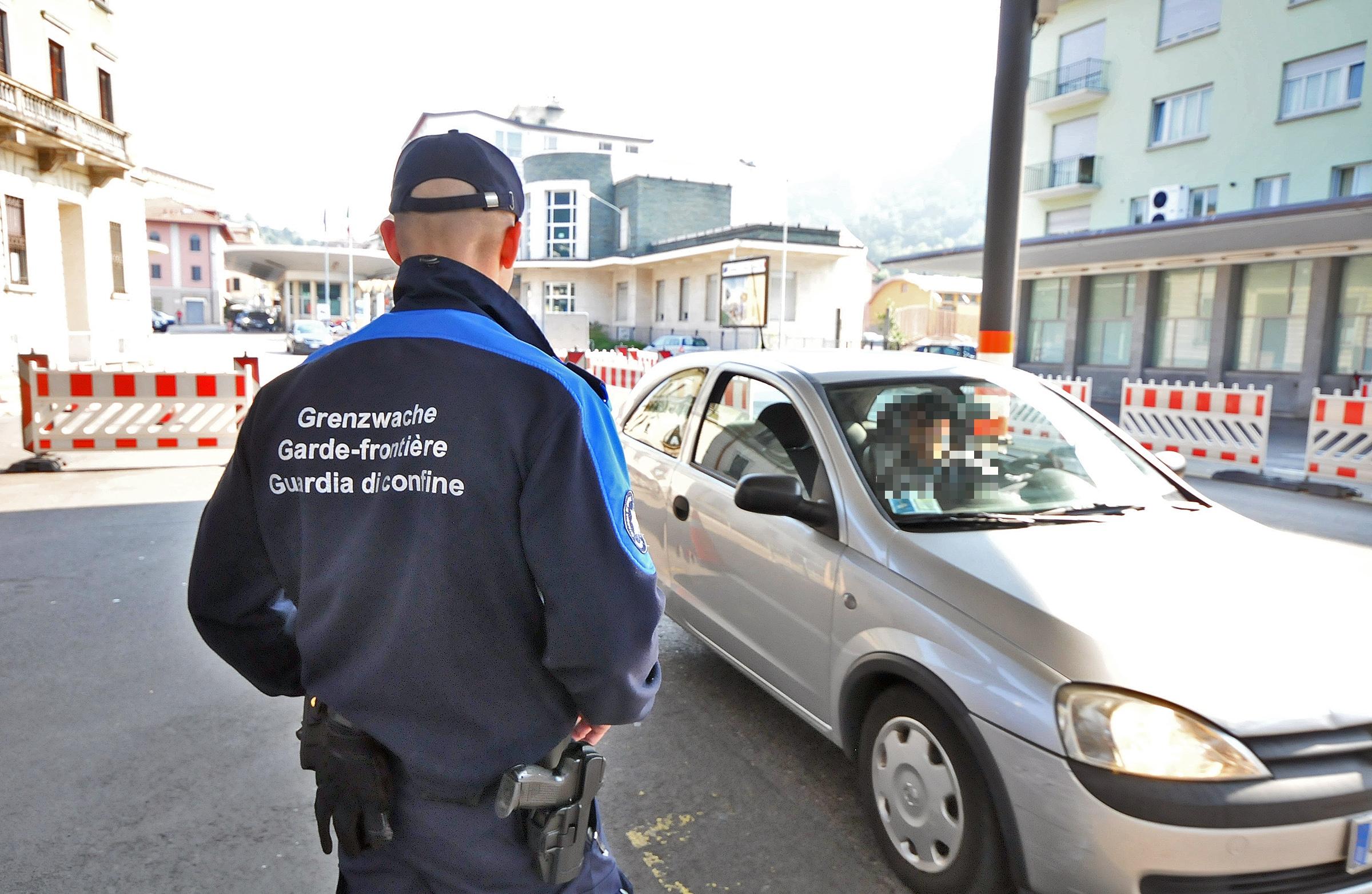 Tassa sulla salute e legge sul lavoro: frontalieri sul piede di guerra