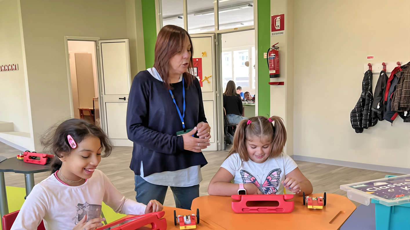 Elementare “a mezzo servizio“. Da oggi i bambini escono alle 16.30