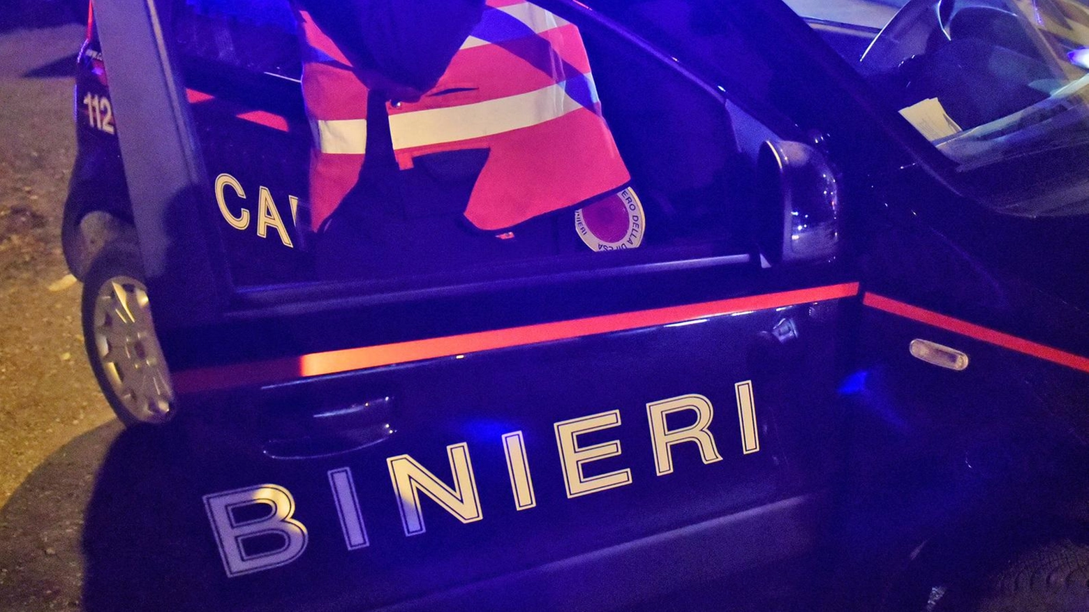 Halloween da incubo sul lago . Ragazzino picchia un carabiniere . Una ragazza denuncia abusi