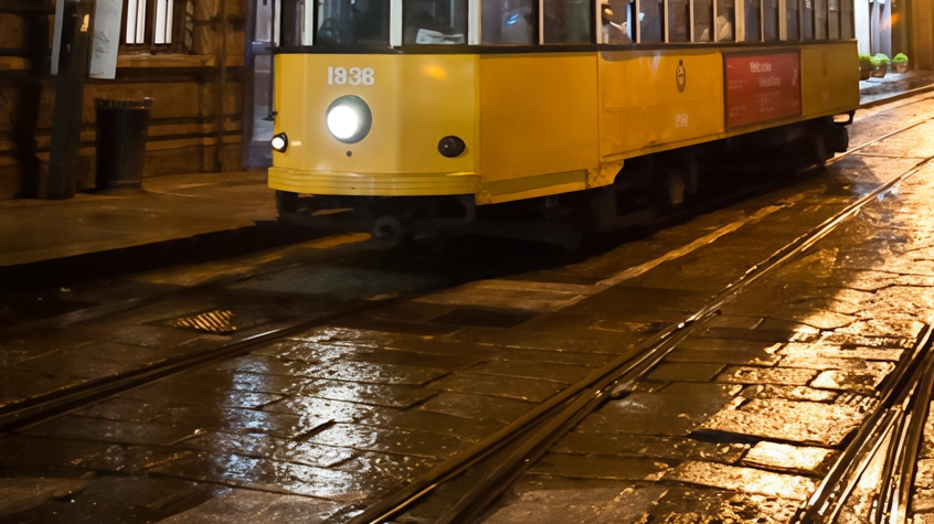 "Molestata di notte sul tram nell’indifferenza"