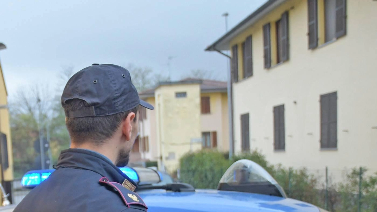 Un ventiseienne intercettato con 53 involucri nascosti in diverse zone del veicolo