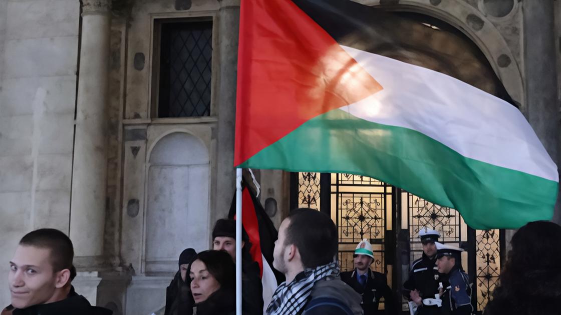 In duecento per la Palestina alla Loggia