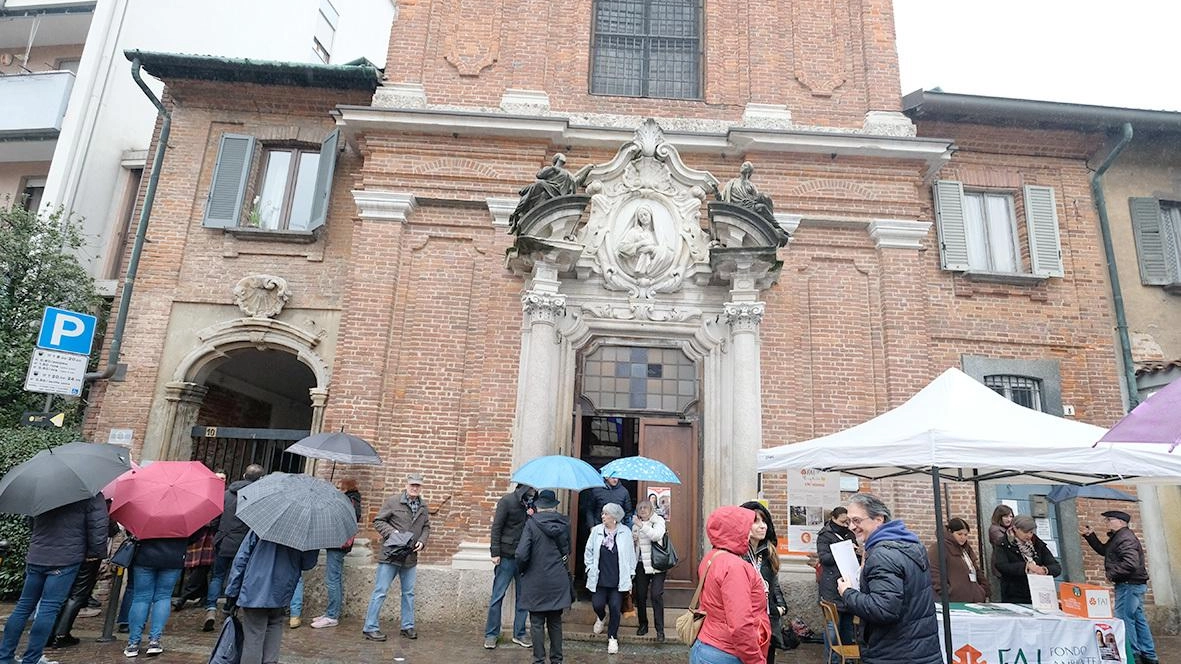 Gli studenti degli istituti King di Muggiò e Martino Bassi di Seregno si sono trasformati in ciceroni, accompagnando gli appassionati.