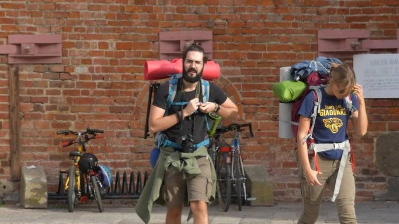 Pellegrini in cammino lungo il tratto lombardo della Via Francigena