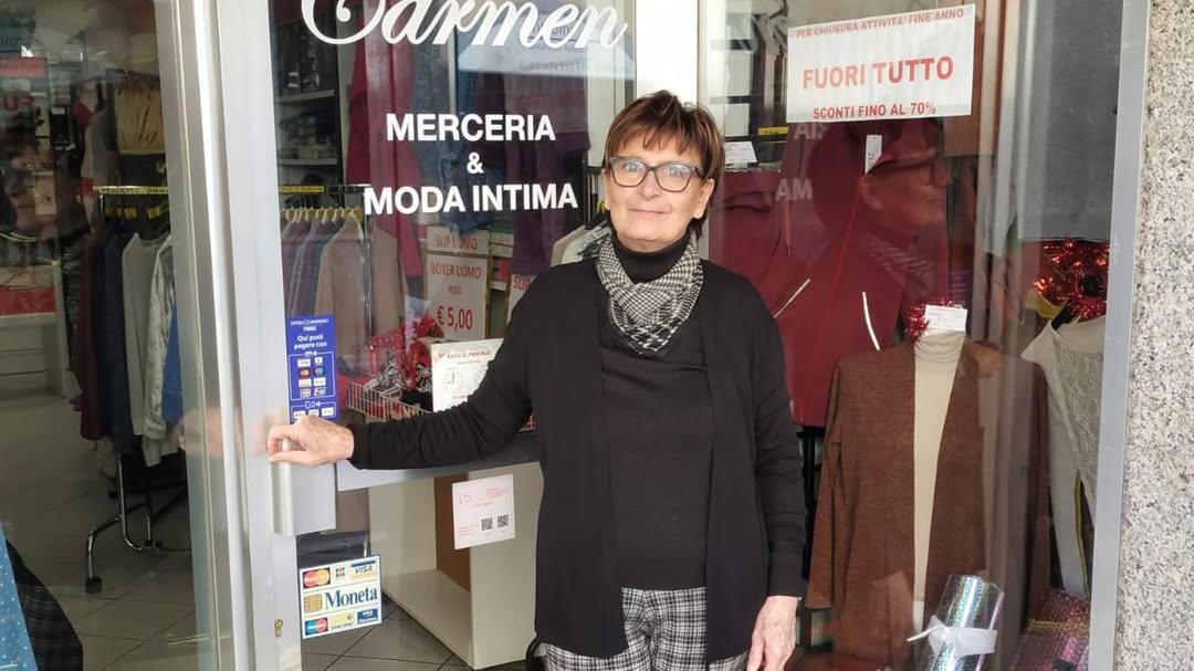 Addio Merceria Carmen. La titolare va in pensione: "Speriamo qualcuno riapra"